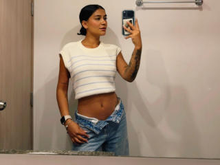 Prikaži popoln profil modela ThaliaAres