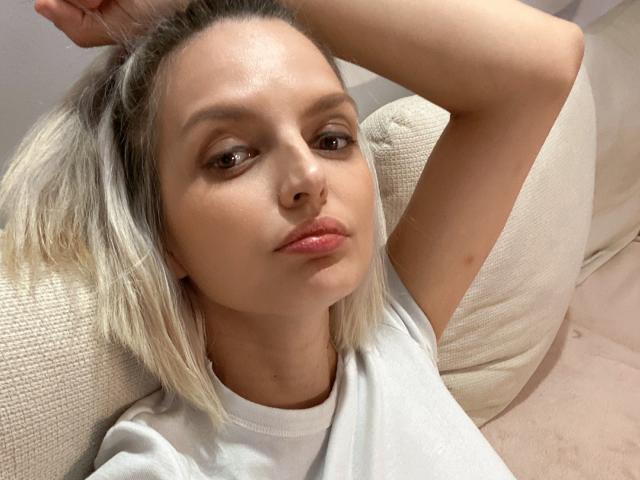 DouceAmelia - Live sex cam - 28821725