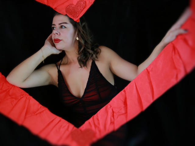 EmiliaMilf - Live porn &amp; sex cam - 28822727