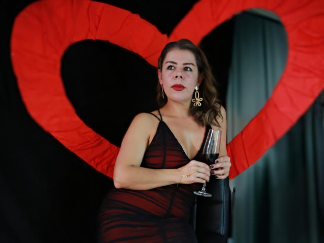 EmiliaMilf - Élő pornó és szexkamera - 28822730