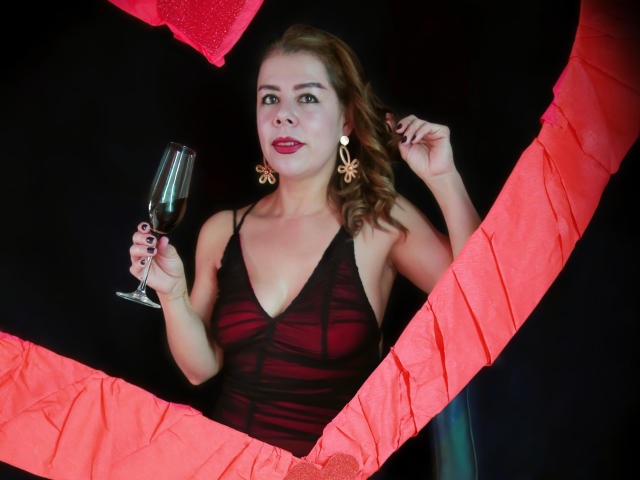 EmiliaMilf - Live porn &amp; sex cam - 28822733