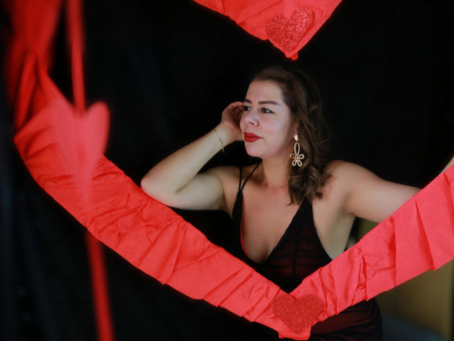 EmiliaMilf - Live porn &amp; sex cam - 28822739