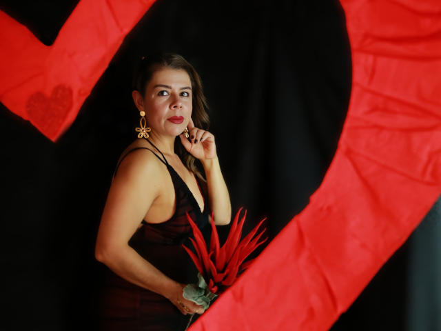 EmiliaMilf - Live sex cam - 28822781