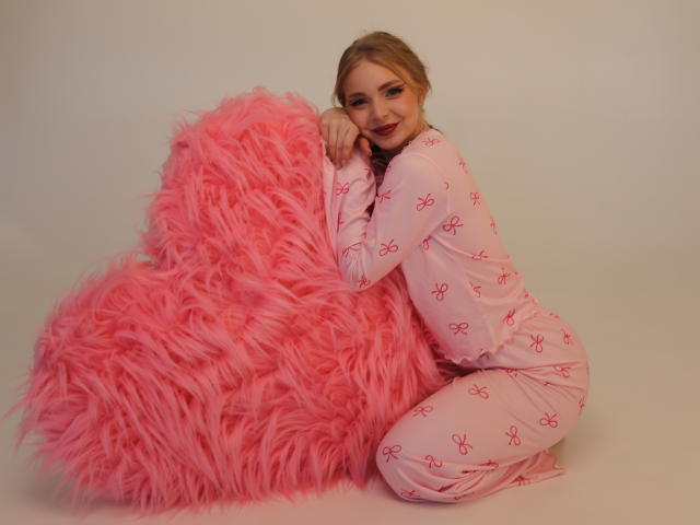 EmilySunshineS - Live sex cam - 28825280