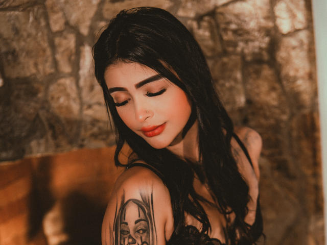 LunaLenox - Live Sex Cam - 28828880