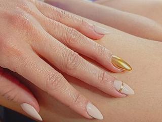 Vedere il profilo completo di BrianaHarpers