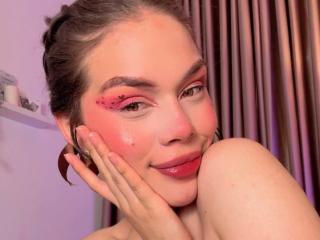 Vedere il profilo completo di EmmaRiveraa