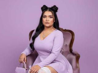 Vedere il profilo completo di LyraaBlack