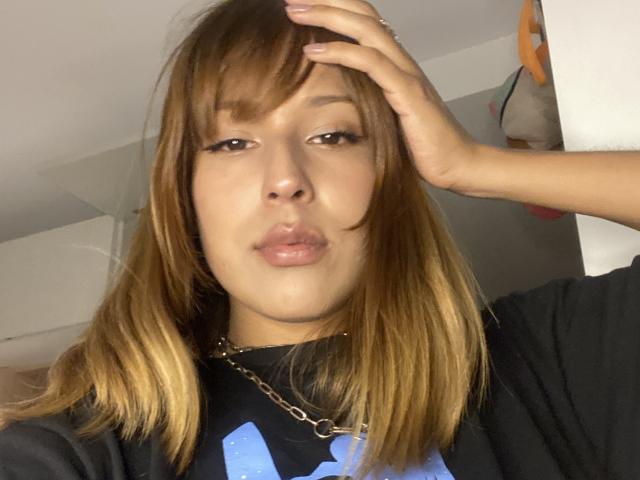 KiaraHernandezX - Live sexe cam - 28844810