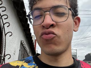 Ver la ficha detallada de MiloJhones