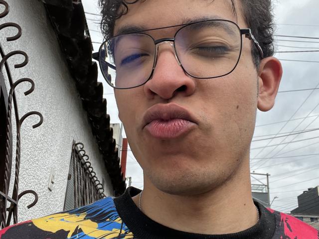 MiloJhones - Live sexe cam - 28848626