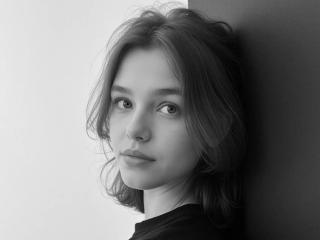 Ver a ficha detalhada de LariElla