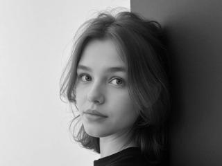 Ver a ficha detalhada de LariElla