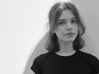 Ver a ficha detalhada de LariElla