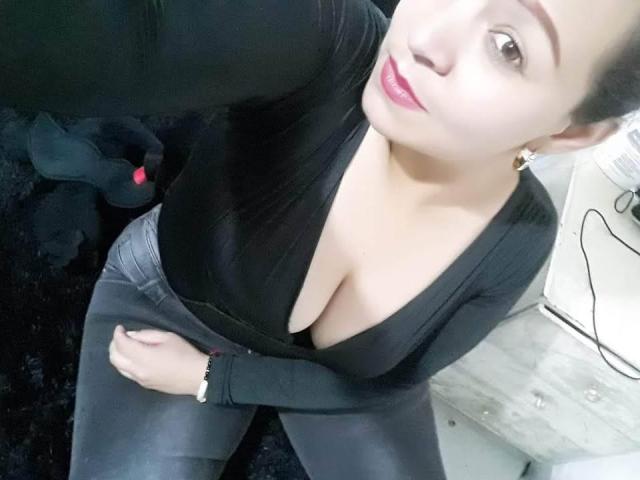 IvannaLemongrass - Live Sex Cam - 28855214