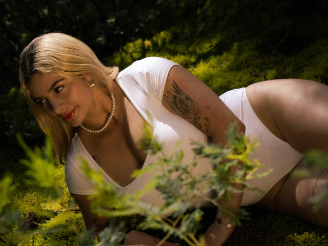 AtheneaRozzi - Live porn &amp; sex cam - 28862480