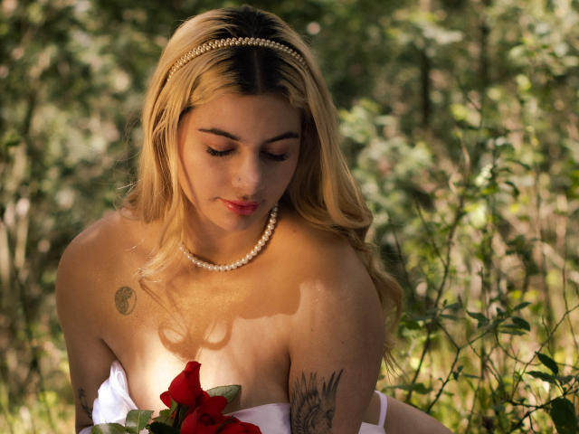 AtheneaRozzi - Live porn &amp; sex cam - 28862672