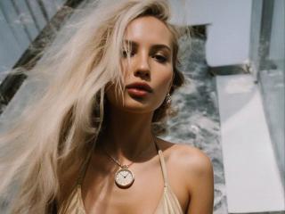 Ver la ficha detallada de ElzaKomx