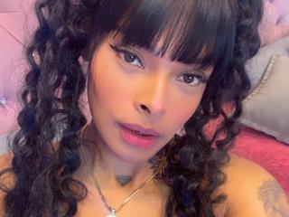 Podívejte se na podrobnou kartu EmmaEbony