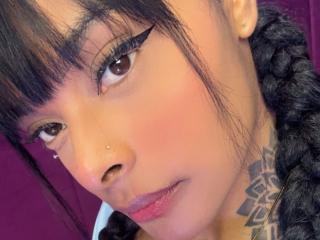 Podívejte se na podrobnou kartu EmmaEbony