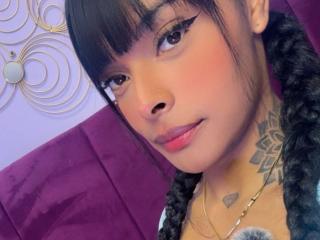 Se dtaljerede oplysninger for EmmaEbony