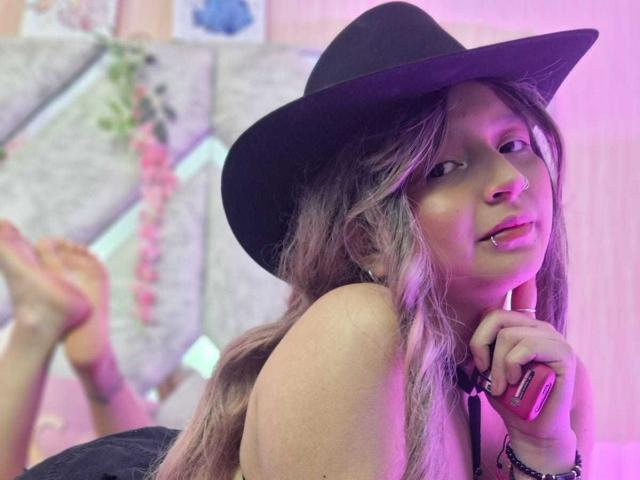 CandySwan - Live Sex Cam - 28898303