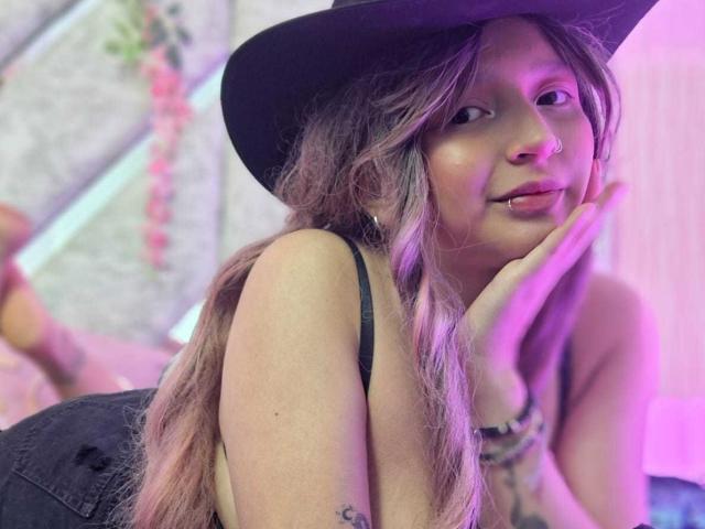 CandySwan - Live Sex Cam - 28898306