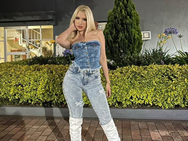 ChristieGarci - Élő pornó és szexkamera - 28902437