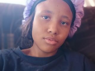 Podívejte se na podrobnou kartu CuteLarona