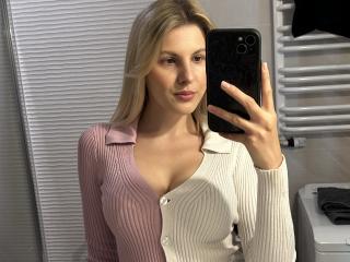 См. подробные сведения о модели PinkyZora