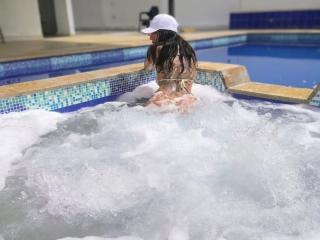 См. подробные сведения о модели ErotiicAlexa