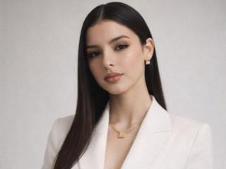 См. подробные сведения о модели IsabellaJames