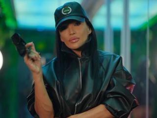 См. подробные сведения о модели AstridVex