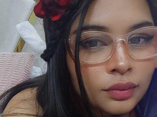 См. подробные сведения о модели BellaSnowyHot