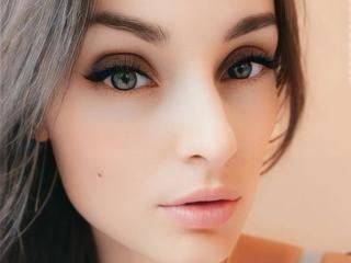 Lásd a CarolinePirs teljes profilját