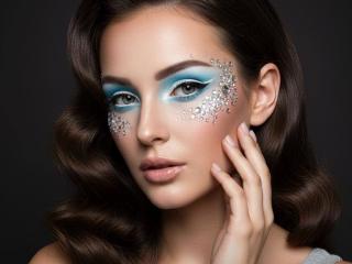 Lásd a CarolinePirs teljes profilját