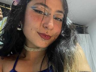 Lásd a SakuraBlackRose teljes profilját