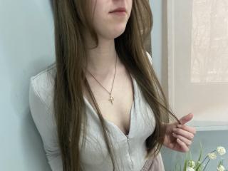 Lásd a Nesie teljes profilját