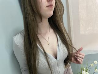 Lásd a Nesie teljes profilját