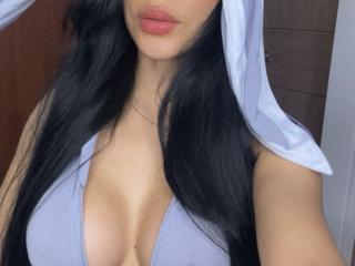 См. подробные сведения о модели ArianaRogers