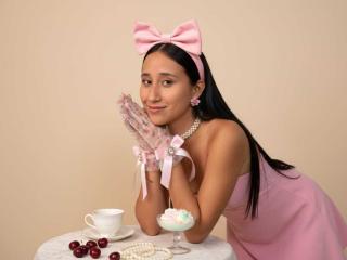 См. подробные сведения о модели AnnieBlakke