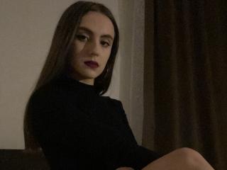 Lásd a MaddymidNight teljes profilját