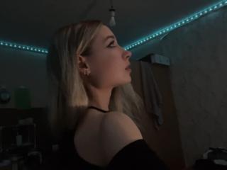 Lásd a StasyLuna teljes profilját