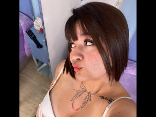 Lásd a AnikaFleur teljes profilját