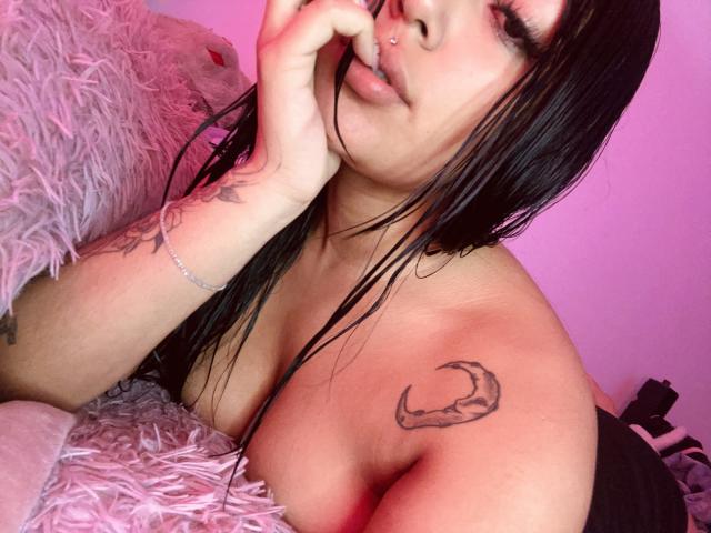 KatianPierce - Élő pornó és szexkamera - 28940411