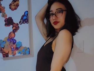 См. подробные сведения о модели CamiVargas