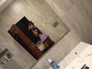 См. подробные сведения о модели CloeCurlys