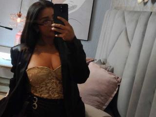 Yksityiskohtaiset tiedot mallista KimDevinne