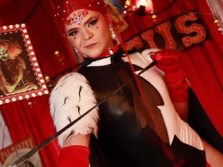 См. подробные сведения о модели ShainaMonroe