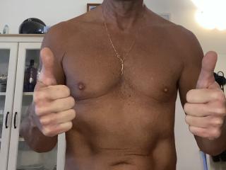 Yksityiskohtaiset tiedot mallista samcachondo